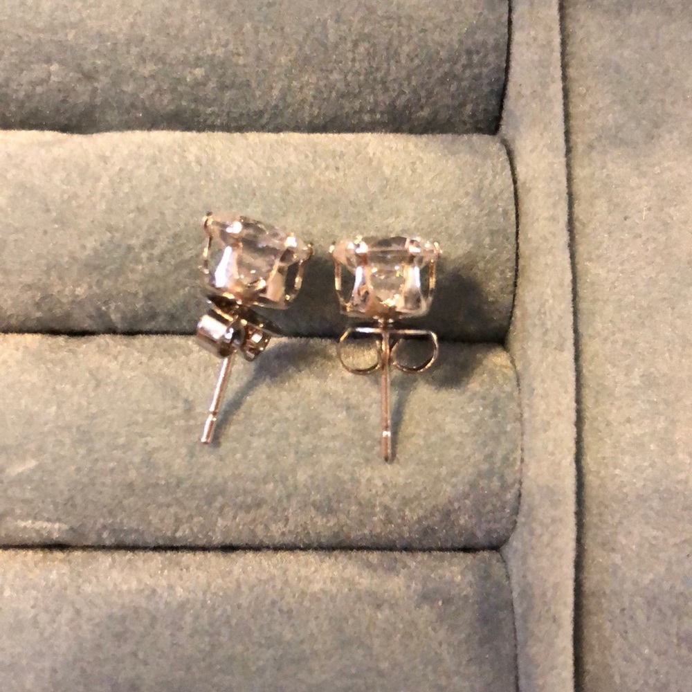Solitaire Diamond earring - Picture 2 of 3